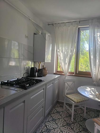 Apartament cu 3 camere semidecomandat în Central