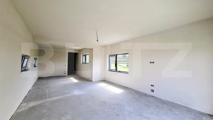 Casă individuală cu 6 camere cu Garaj în Sopor