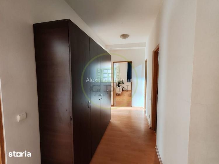 Apartament spatios cu 3 camere, decomandat 90 mp ?trand