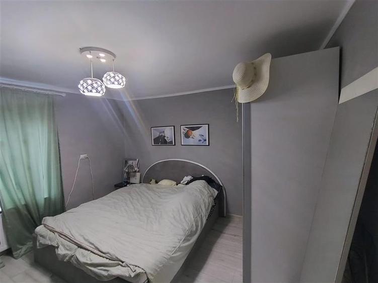 Casă individuală cu 7 camere cu Teren 220 Mp în Nord-Est