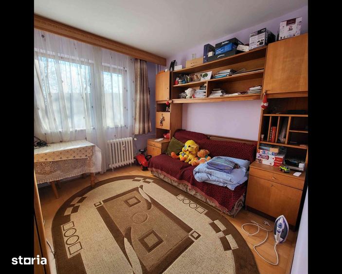 Apartament cu 3 camere semidecomandat în Letea