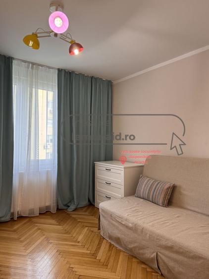 Apartament cu 3 camere semidecomandat, mobilat în P-ța Unirii