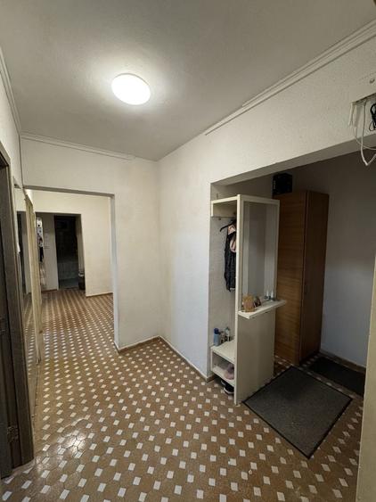 Apartament cu 3 camere decomandat în Iancului