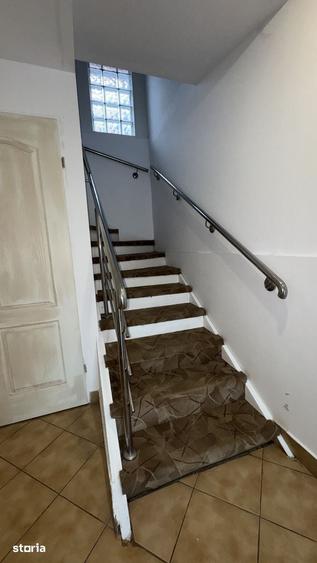 Casă cu 6 camere decomandat cu Teren 196 Mp în Sărărie