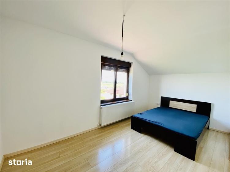 Casă cu 5 camere cu Teren 372 Mp în Roșia