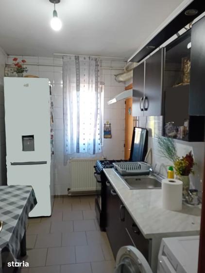 Apartament cu 4 camere decomandat în Micro 4