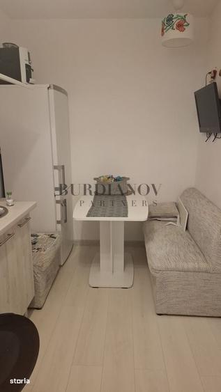 Apartament cu 3 camere în Tineretului