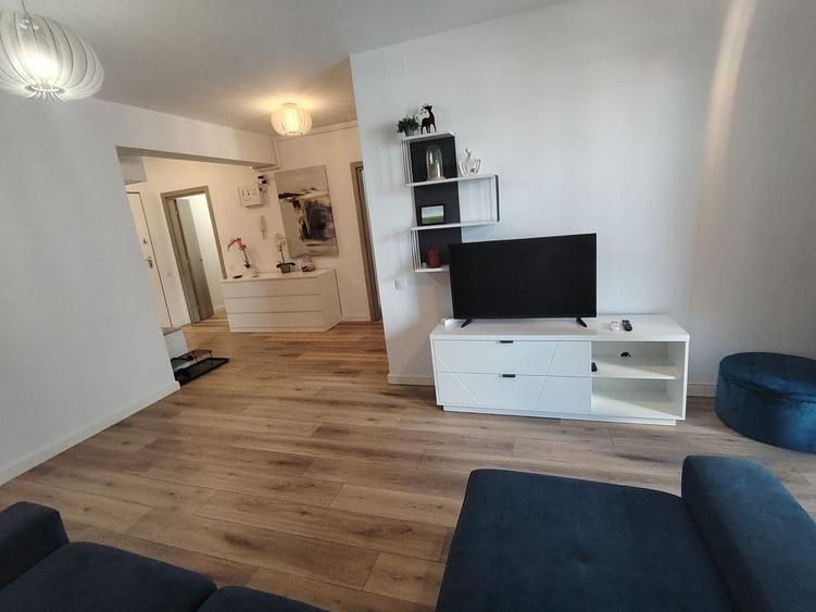 Apartament cu 3 camere decomandat, mobilat în Decebal