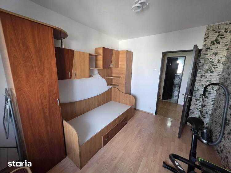 Apartament cu 3 camere decomandat în Militari