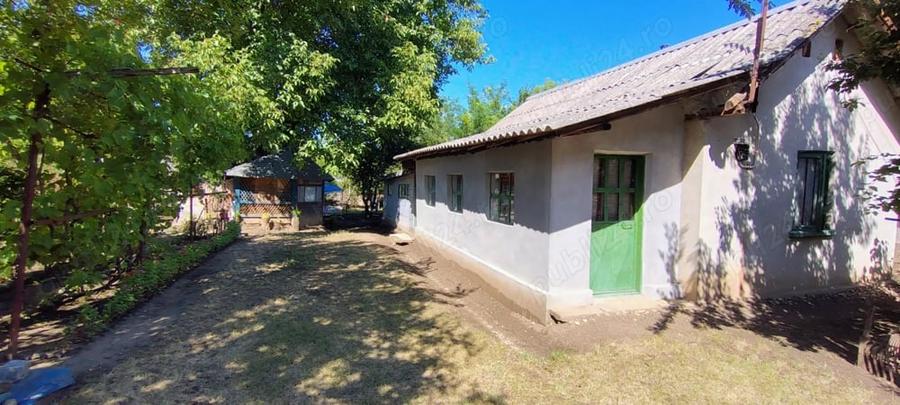 Casă cu 2 camere cu Teren 772 Mp în Perișor