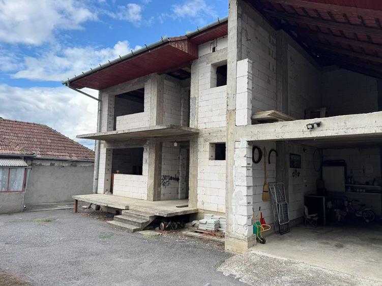 Casă cu 4 camere în Apahida