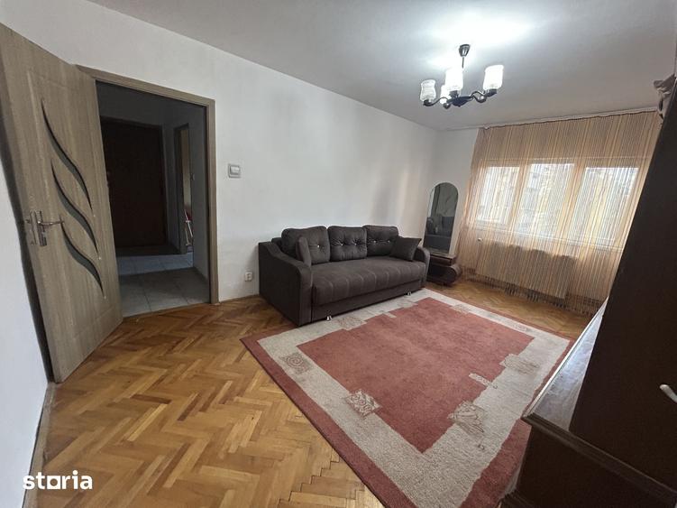 Apartament cu 4 camere decomandat în Bucovina