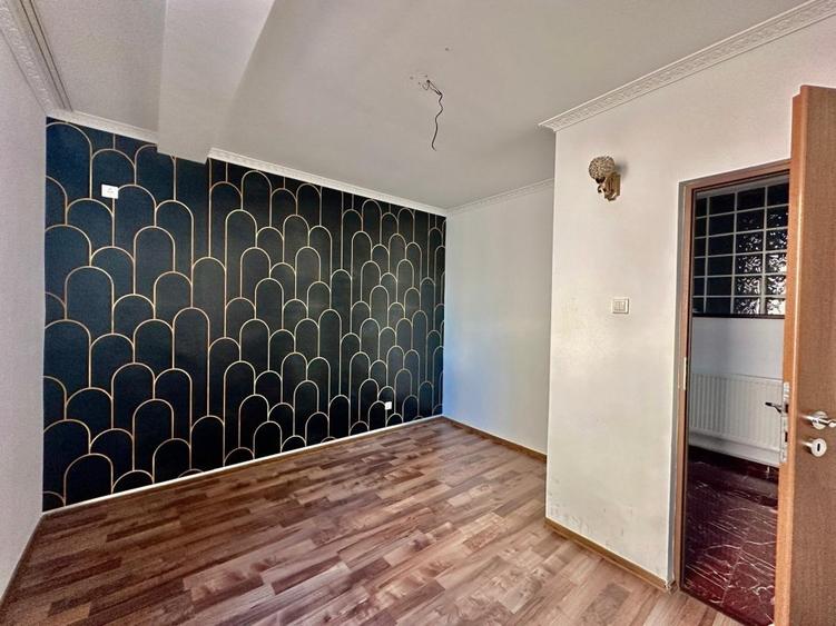 Casă individuală cu 7 camere cu Canalizare în Vitan Mall