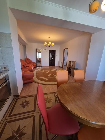 Apartament cu 4 camere decomandat în Domenii
