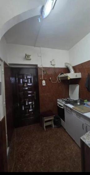 Garsonieră zona Far  mobilată utilată 22 mp etaj 3/3 - 2