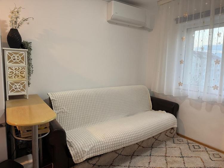Garsonieră decomandată în Lipovei
