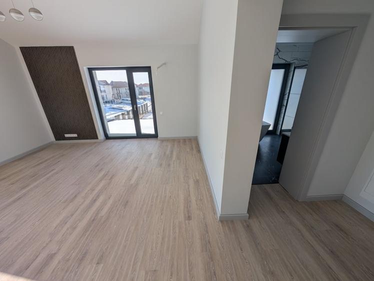 Casă individuală cu 6 camere cu Canalizare în Băneasa