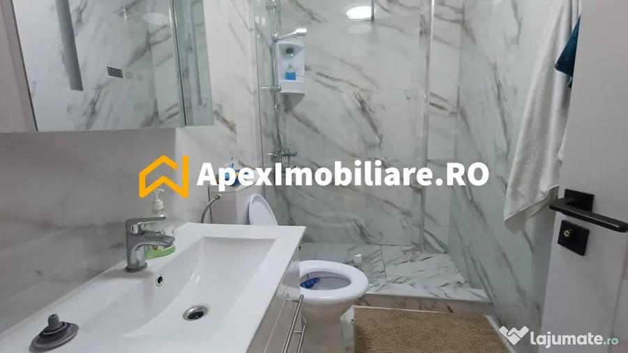 Apartament cu 3 camere semidecomandat în Moșilor