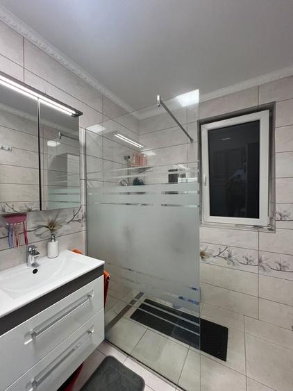 Apartament cu 3 camere decomandat, mobilat în Exterior Nord
