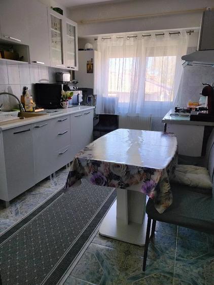 Apartament cu 3 camere decomandat în Vest