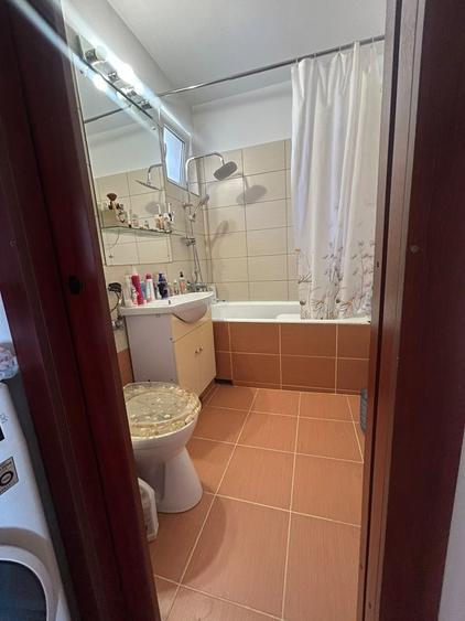 Apartament cu 3 camere semidecomandat în Astra