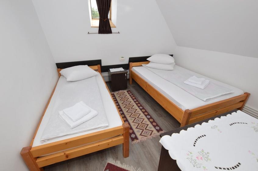 Casă cu 6 camere în Budești
