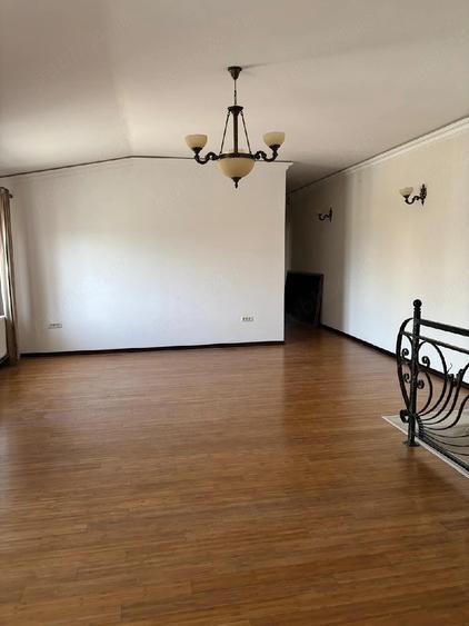 Casă cu 6 camere cu Teren 200 Mp în Tomis II