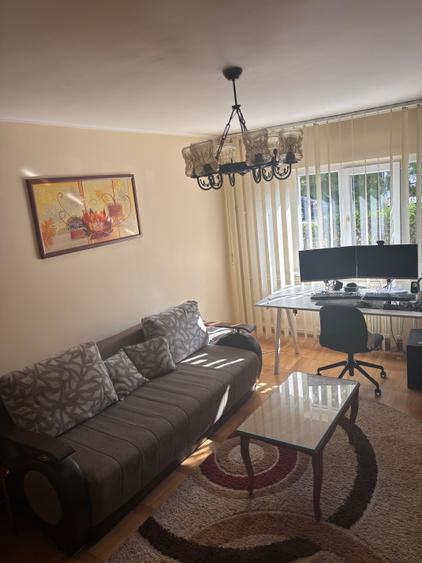 Apartament cu 3 camere decomandat în 9 Mai