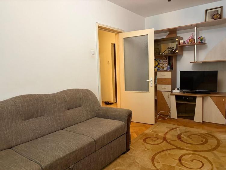 Apartament cu 2 camere semidecomandat, mobilat în Alexandru Obregia