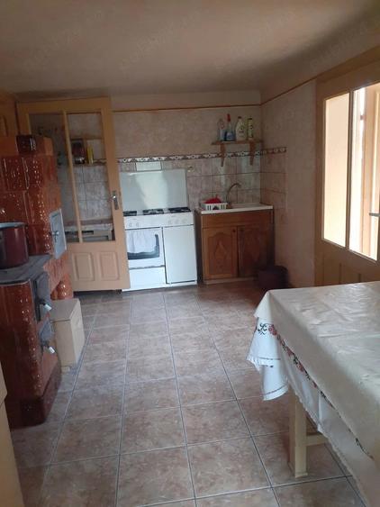 Casă cu 5 camere cu Teren 1968 Mp în Central