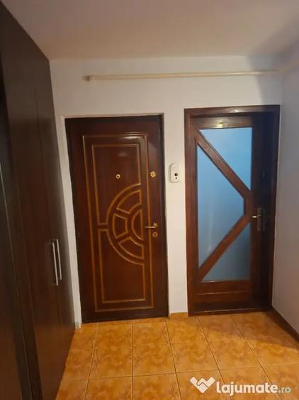 Apartament cu 2 camere decomandat în Broșteni