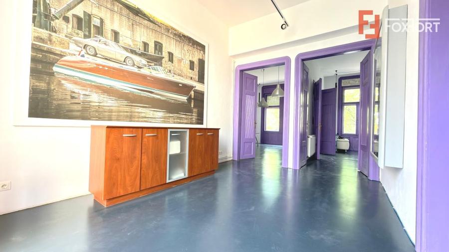 Apartament cu 4 camere decomandat în Central