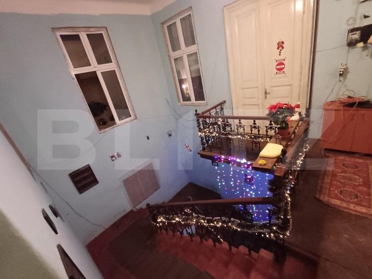 Casă individuală cu 6 camere cu Canalizare în Central