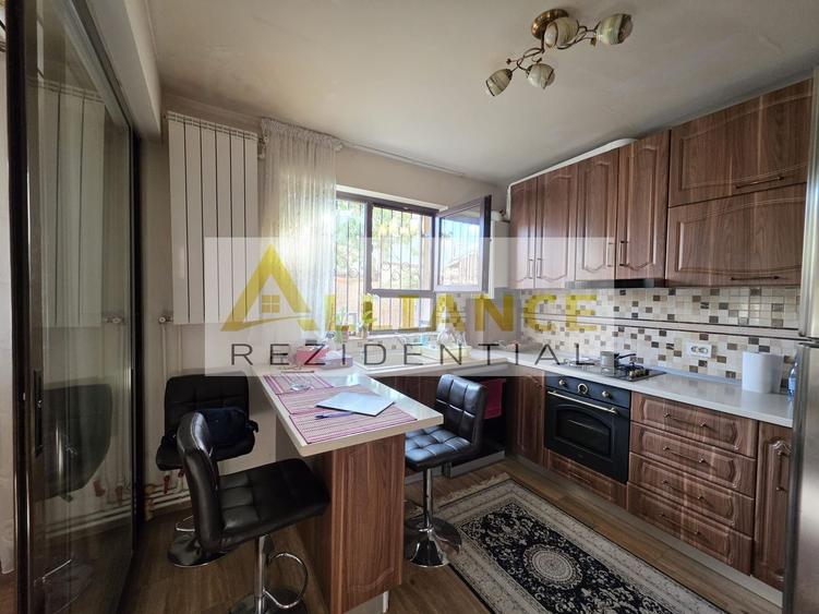 Casă cu 5 camere cu Canalizare în Vest