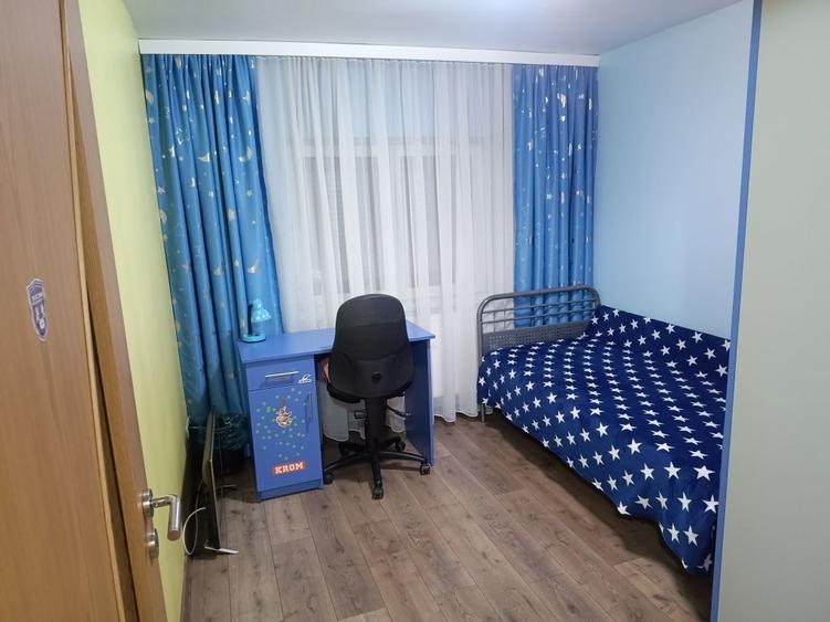 Apartament cu 4 camere decomandat în Lipovei