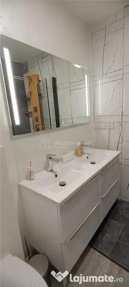 Apartament cu 3 camere semidecomandat în 1 Mai