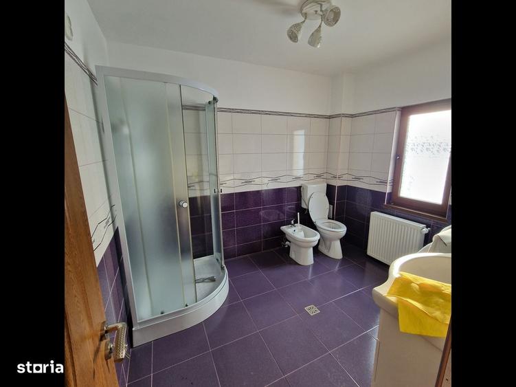 Casă cu 4 camere cu Teren 2676 Mp în Central