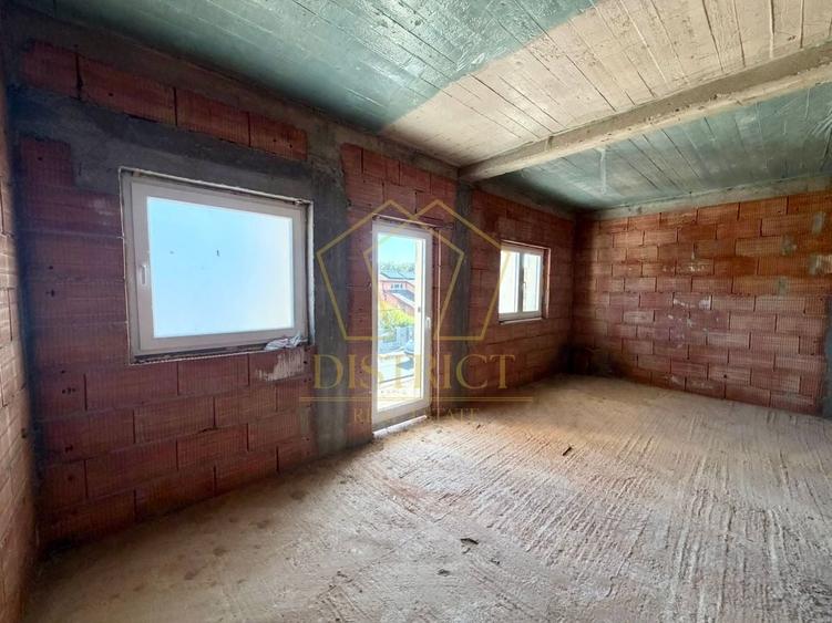 Duplex cu 4 camere cu Canalizare în Dumbrăvița