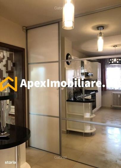 Apartament cu 4 camere semidecomandat în Moșilor