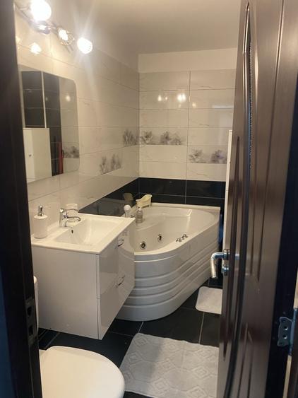 Apartament cu 2 camere decomandat în Vitan