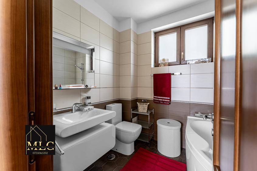 Duplex cu 7 camere cu Canalizare în Gorjului