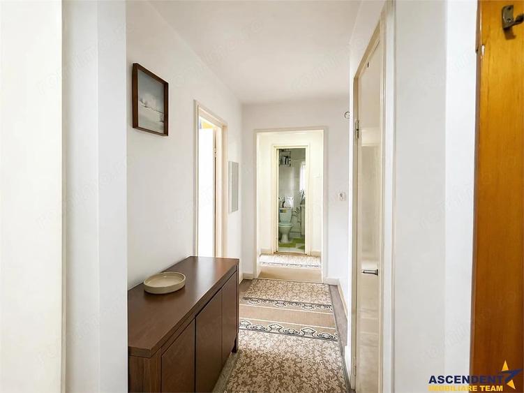 Apartament cu 3 camere decomandat în Libertății