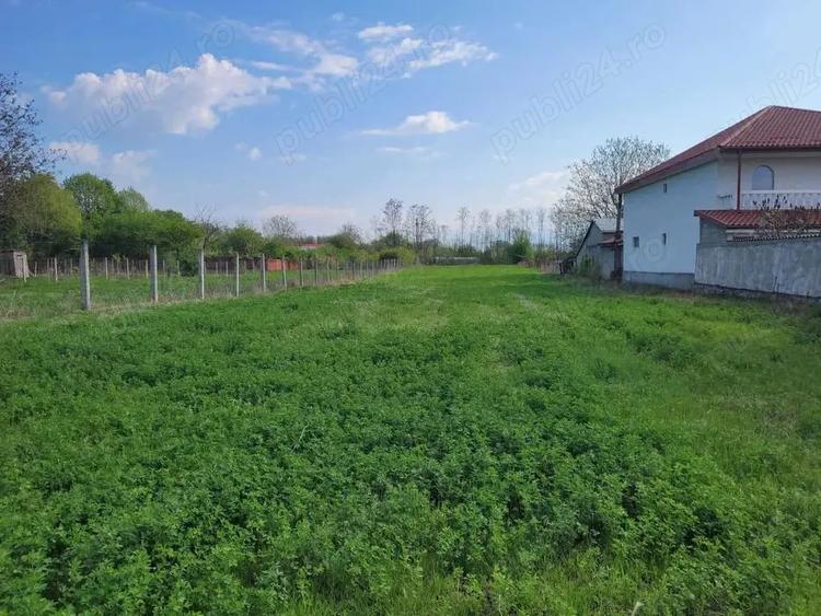 Teren de 2300 mp, în Hanu Conachi