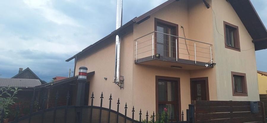 Casă cu 4 camere în Bradu