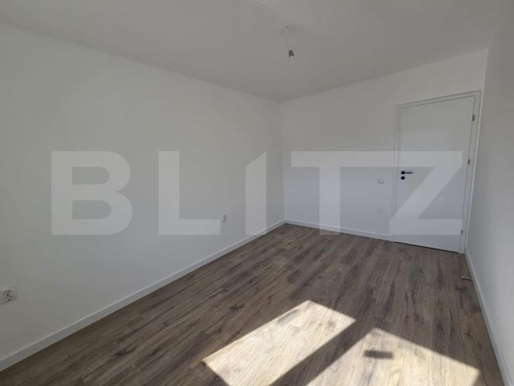Apartament cu 3 camere semidecomandat în Florești