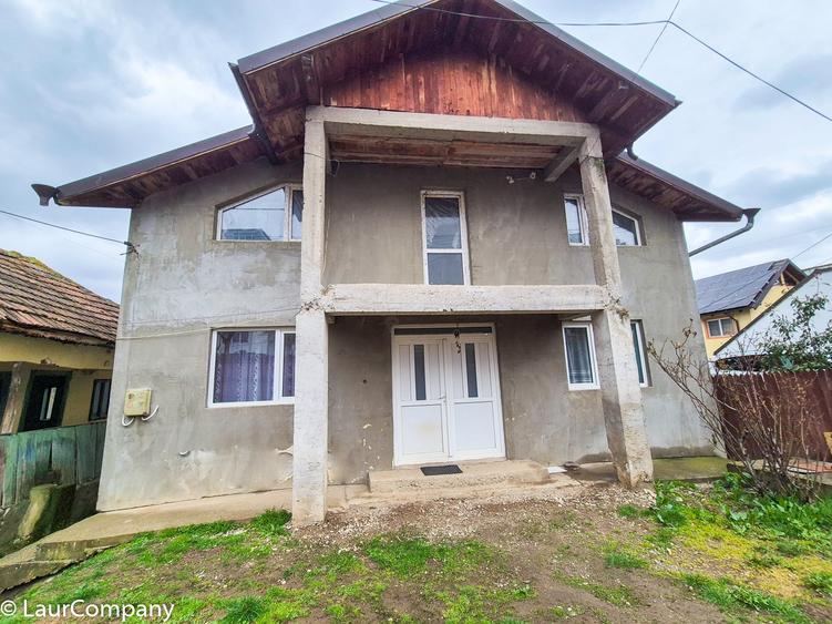 Casă individuală cu 10 camere cu Canalizare în Găvana