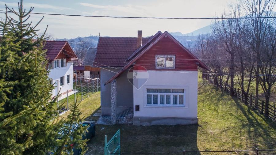 Casă individuală cu 6 camere cu Teren 1915 Mp în Bran