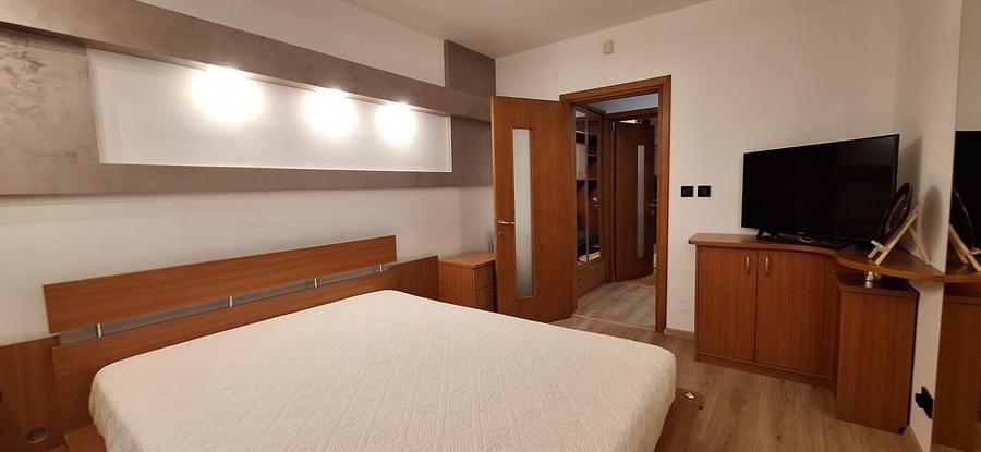 Apartament cu 3 camere semidecomandat în Pajura