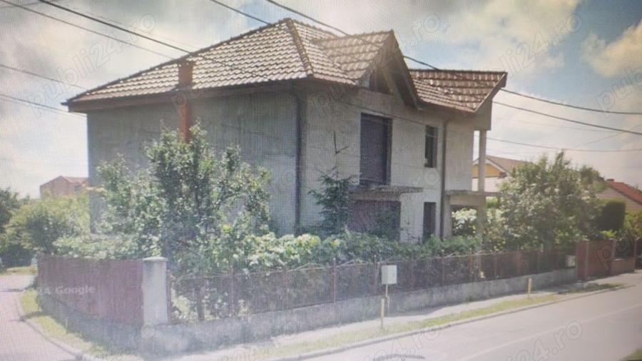Casă cu 4 camere cu Teren 575 Mp în Central