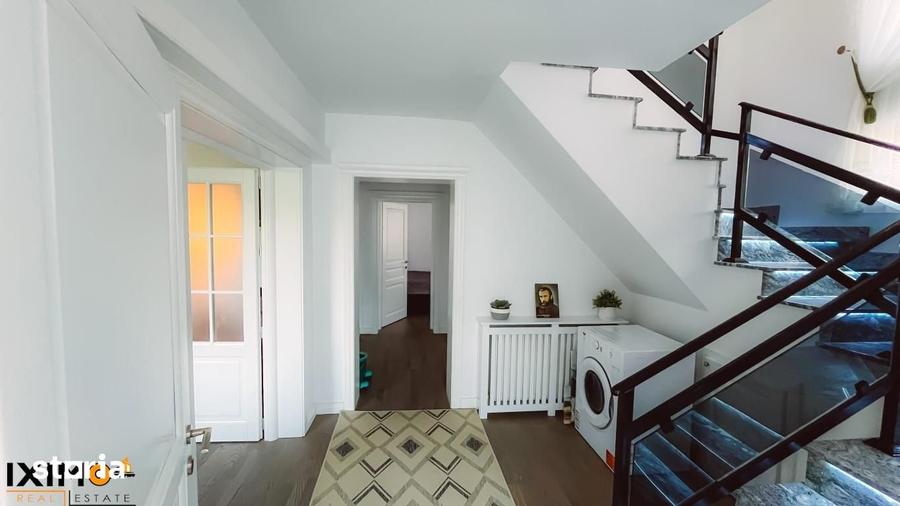 Casă cu 6 camere cu Teren 10100 Mp în Traian